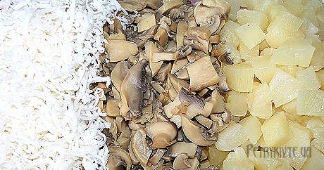 Ананасовий салат з грибами і куркою