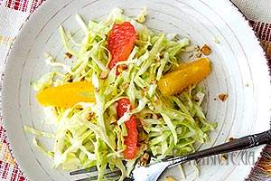 Салат з капусти і цитрусами