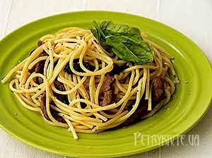 Спагеті з яловичиною і шпинатом