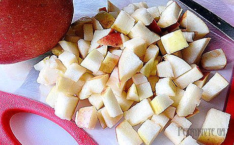 Пиріжки слойоні з яблуками.