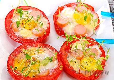 Фаршировані помідори з перепелиними яйцями