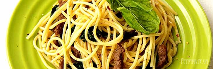 Спагеті з яловичиною і шпинатом